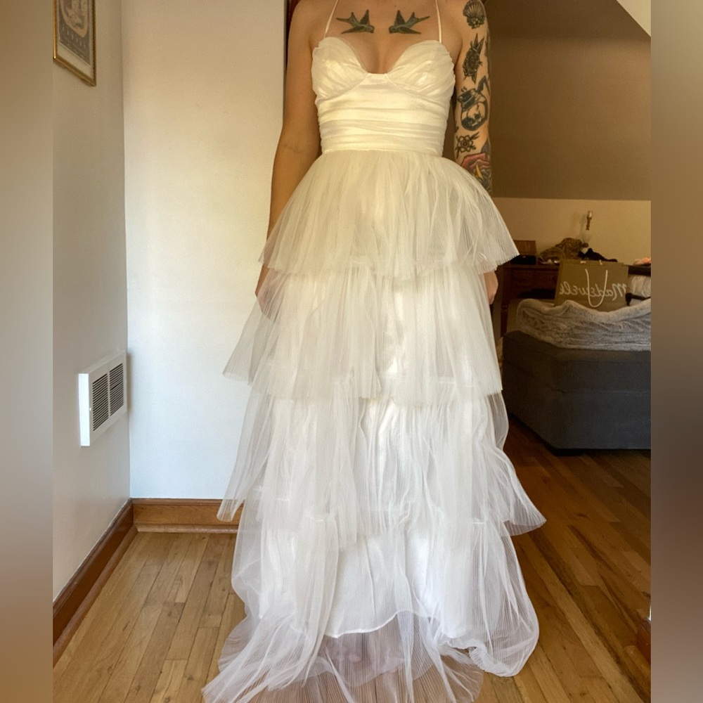 New, Never Worn Untamed Petals White Tulle Wedding Dress size small